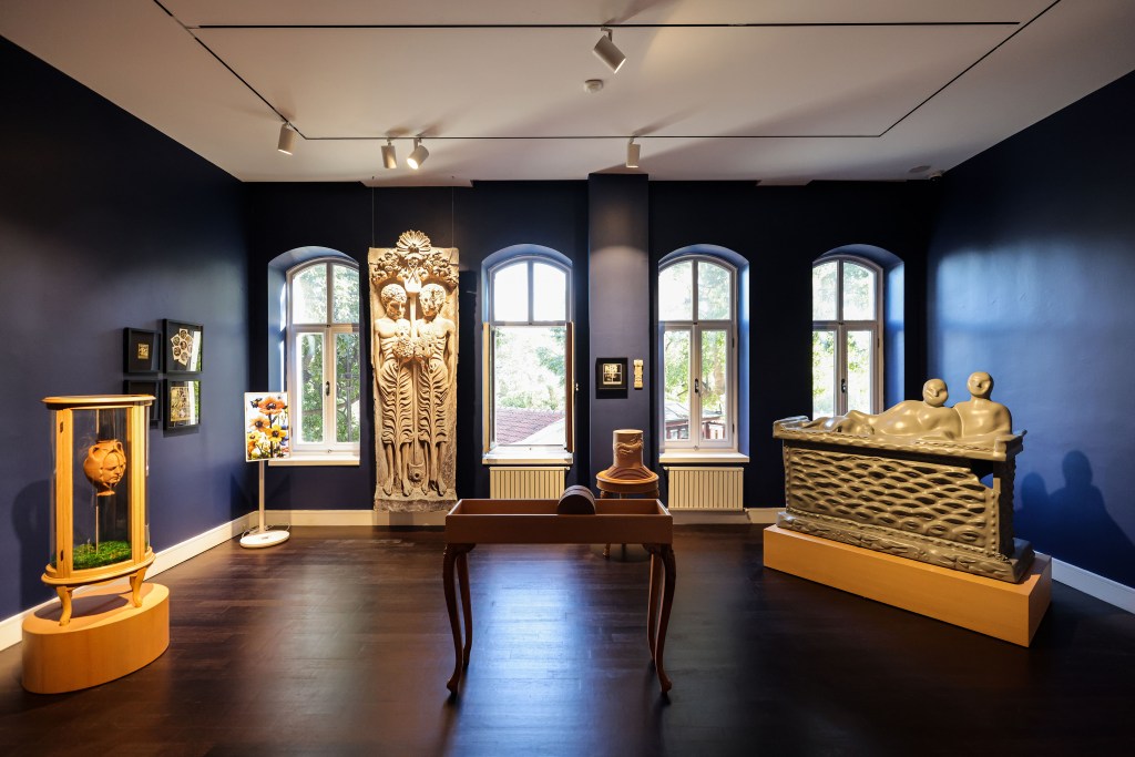 İki süper (var olmayan) sergi&nbsp;birden